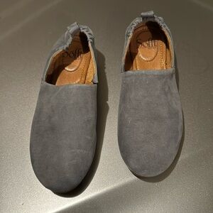 Sofft- gray flats